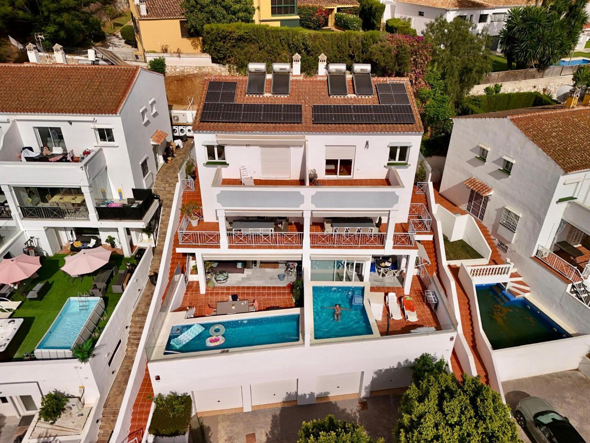 Luxury With Private Swimming Pool Apartment *